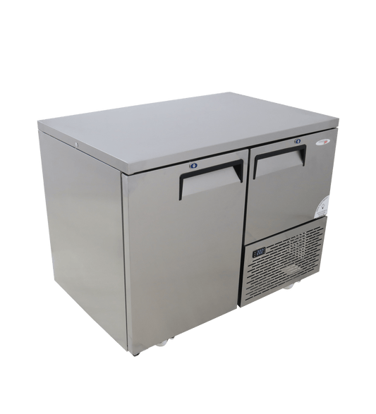 FRIDGE STAR UNDER BAR FRIDGE S/S EXTERIOR 1 AND HALF SWING SOLID DOORS INCL
CASTORS AND EMS - FLAT TOP - Catering